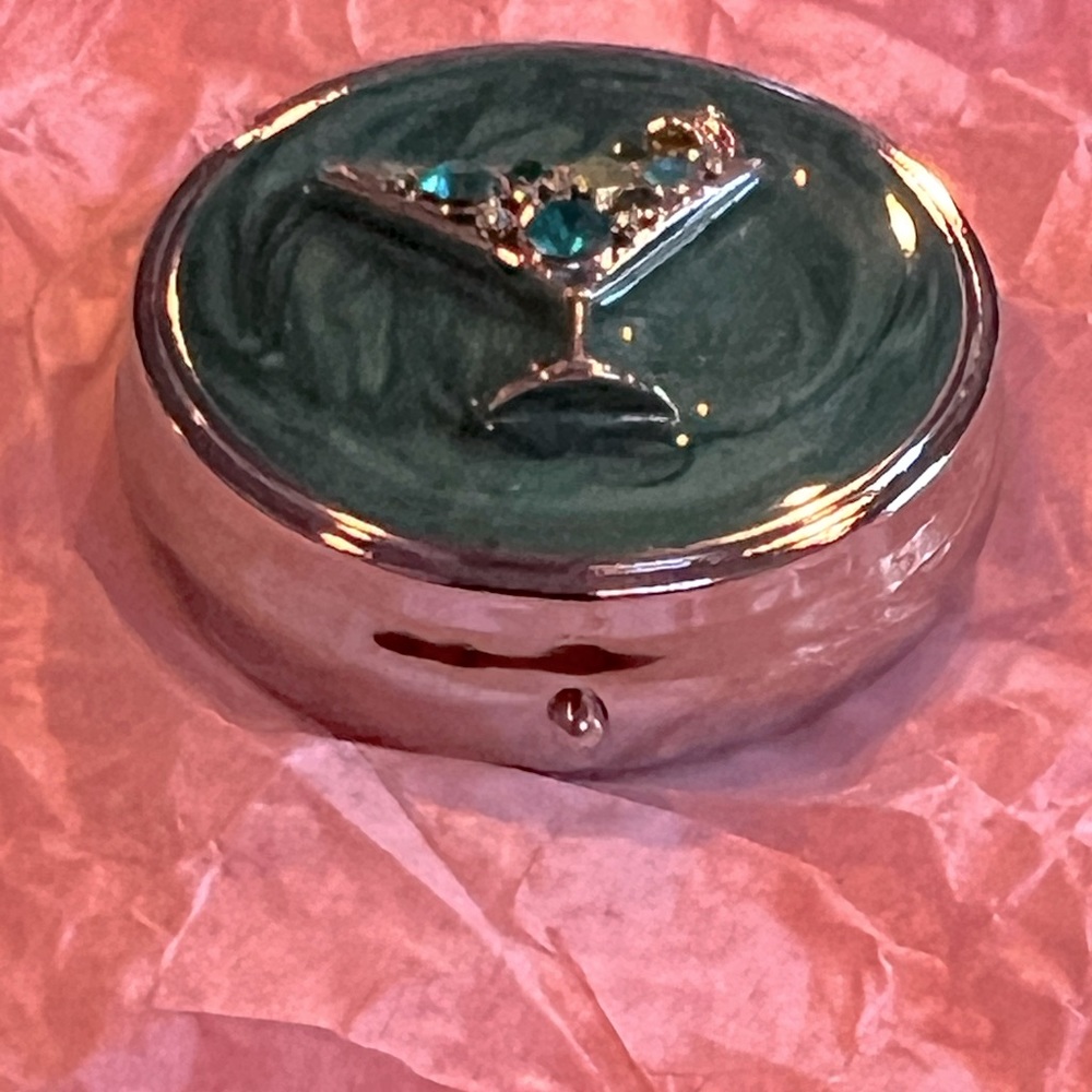 Round Decorative Pill Case/Box - Picture 4 of 8